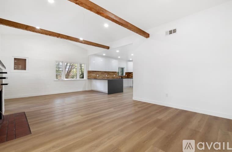 Los Angeles House: 6170 Melvin Avenue