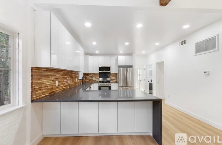 Los Angeles House: 6170 Melvin Avenue