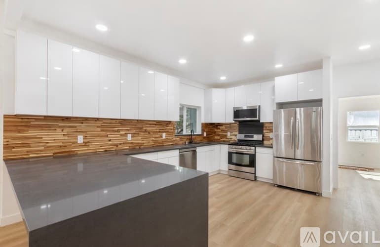 Los Angeles House: 6170 Melvin Avenue