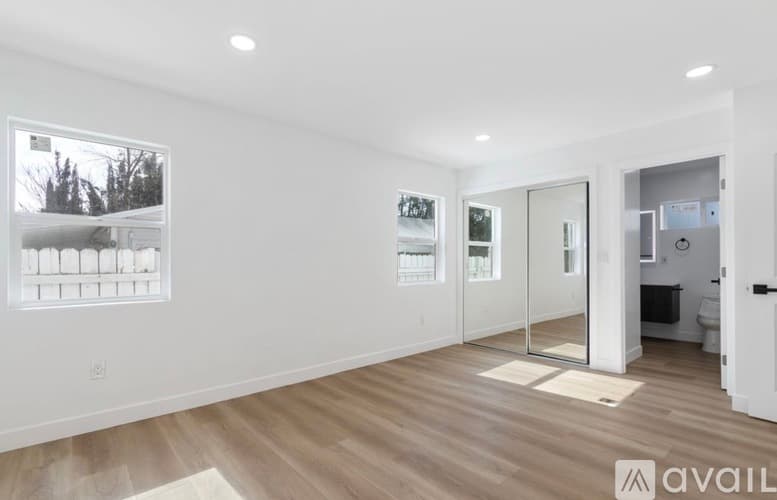 Los Angeles House: 6170 Melvin Avenue