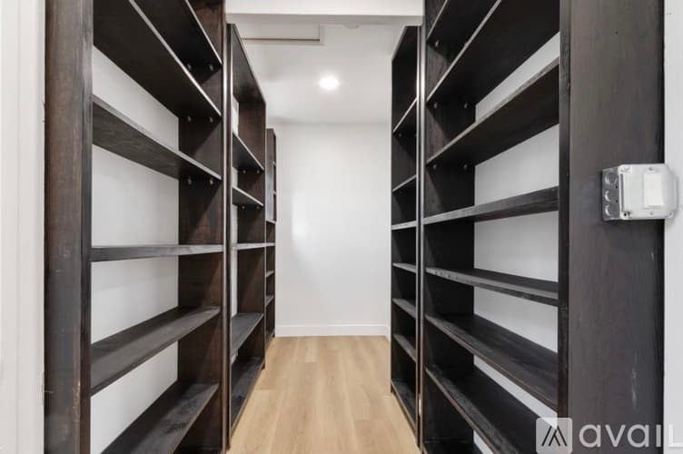 Los Angeles House: 6170 Melvin Avenue
