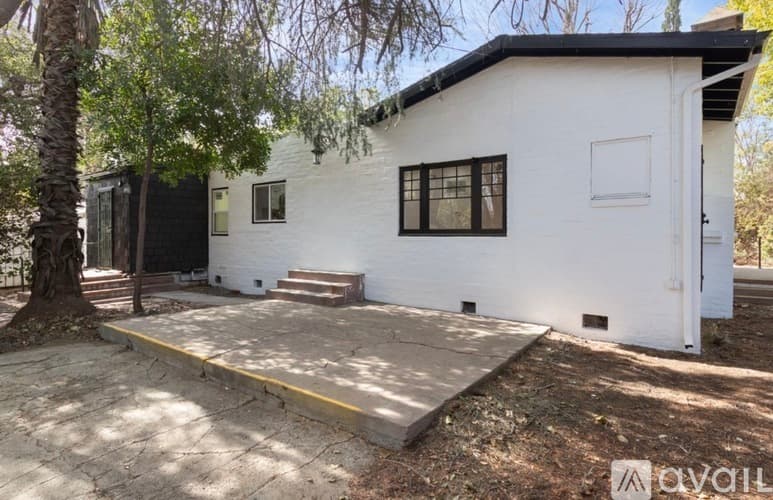 Los Angeles House: 6170 Melvin Avenue