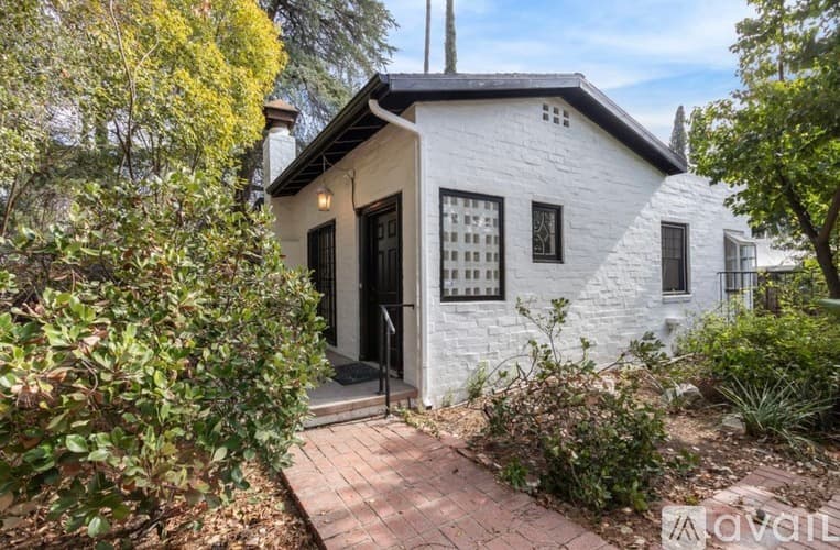 Los Angeles House: 6170 Melvin Avenue