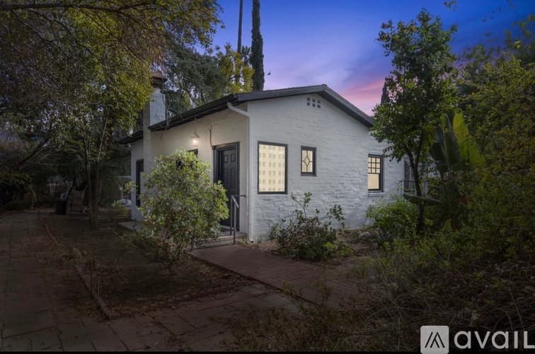 Los Angeles House: 6170 Melvin Avenue
