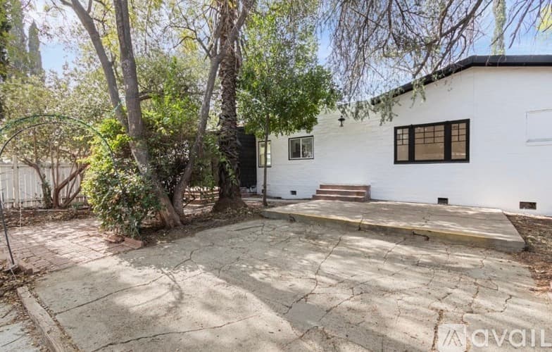 Los Angeles House: 6170 Melvin Avenue