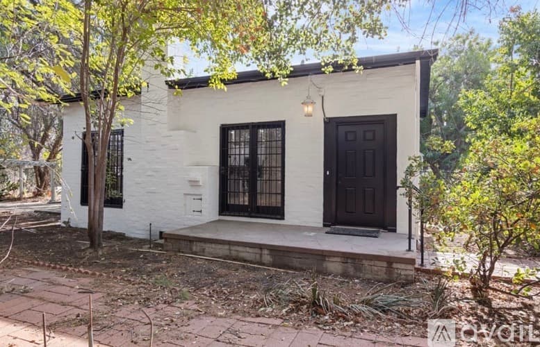 Los Angeles House: 6170 Melvin Avenue