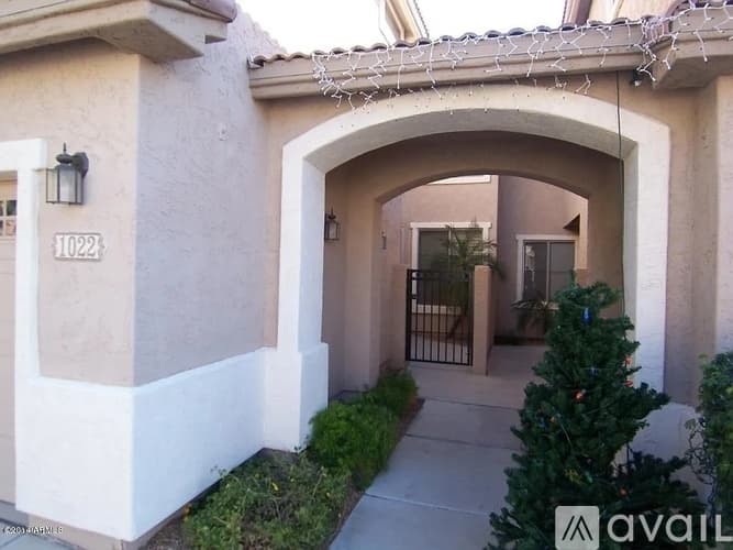 Phoenix Townhome: 1024 East Frye Road