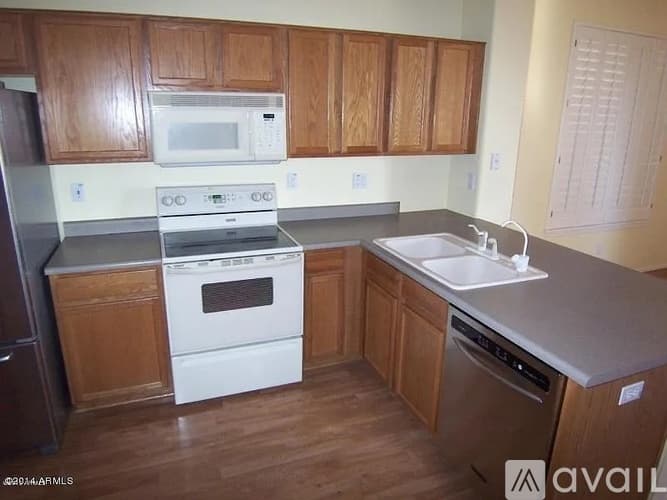 Phoenix Townhome: 1024 East Frye Road