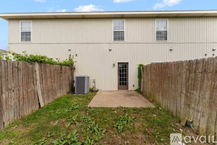 Siloam Springs Townhome: 2004 Azlin Pl