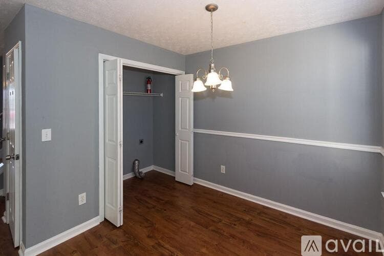 Jackson Apartment: 115 Blake Ave