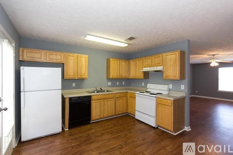 Jackson Apartment: 115 Blake Ave