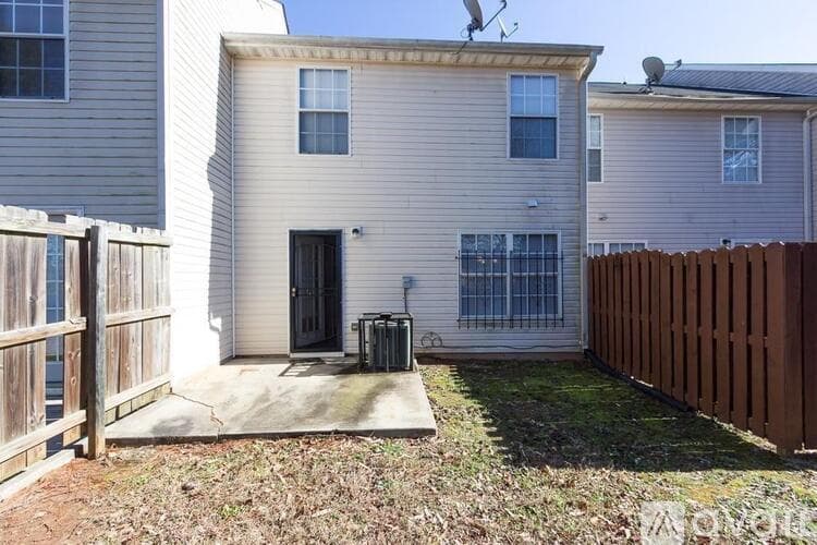 Jackson Apartment: 115 Blake Ave