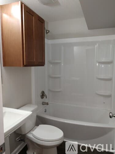 Independence Apartment: 421 N Spring St