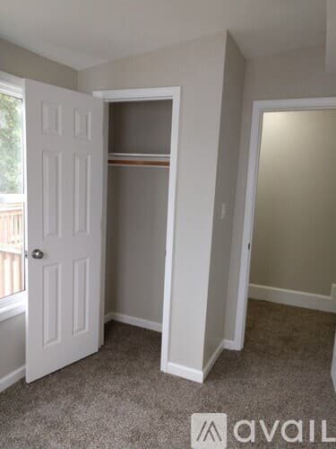 Independence Apartment: 421 N Spring St