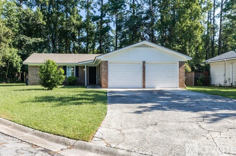 Hinesville House: 504 Heritage Dr