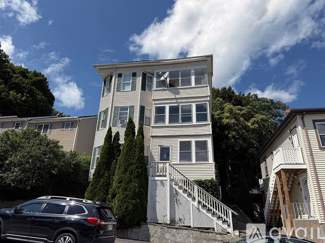 Worcester Apartment: 20 Creston Street
