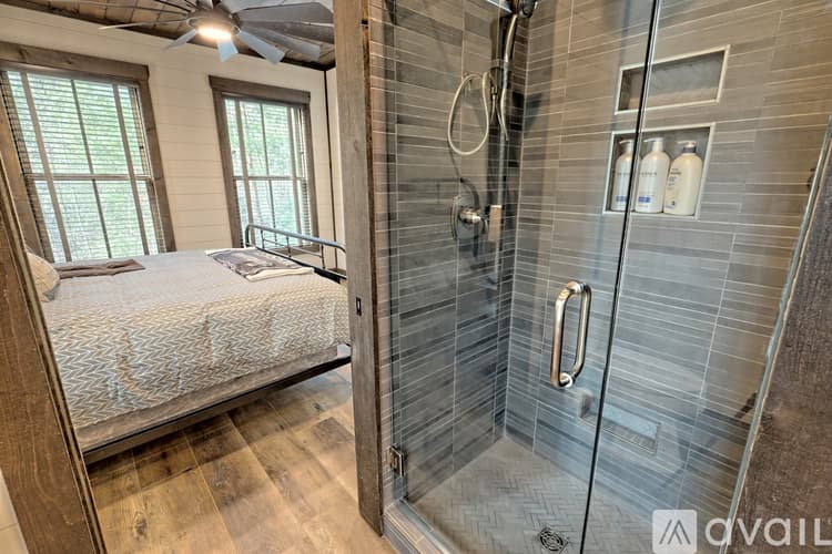 Clarkesville House: 4061 Old Historic U S 441