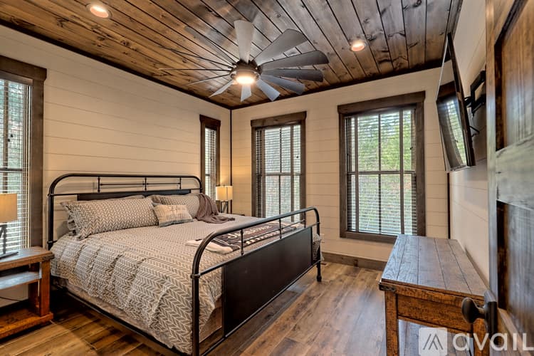 Clarkesville House: 4061 Old Historic U S 441