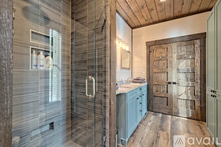Clarkesville House: 4061 Old Historic U S 441
