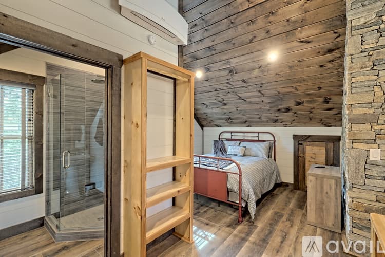 Clarkesville House: 4061 Old Historic U S 441