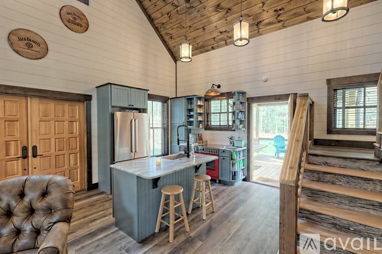 Clarkesville House: 4061 Old Historic U S 441