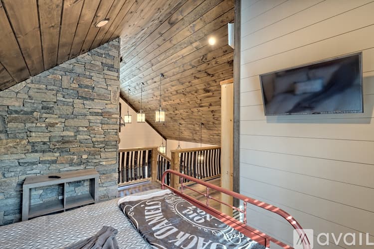 Clarkesville House: 4061 Old Historic U S 441