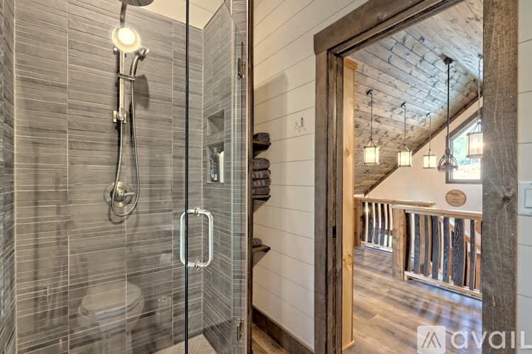 Clarkesville House: 4061 Old Historic U S 441