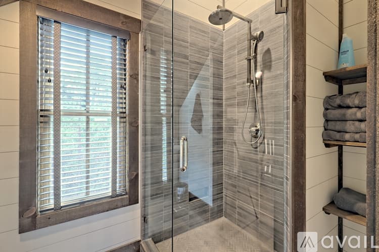 Clarkesville House: 4061 Old Historic U S 441