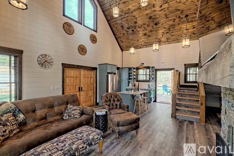 Clarkesville House: 4061 Old Historic U S 441
