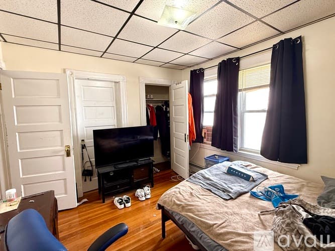 Somerville Apartment: 10 Craigie St