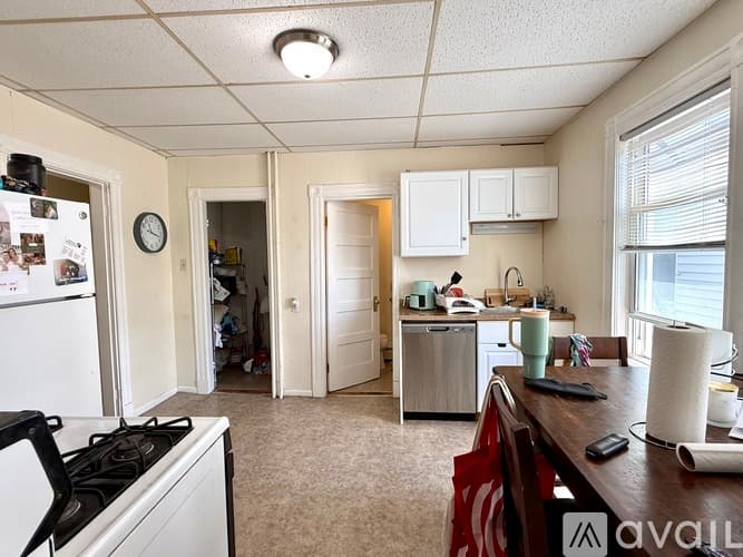 Somerville Apartment: 10 Craigie St