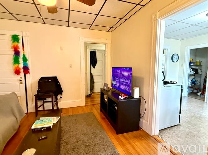Somerville Apartment: 10 Craigie St