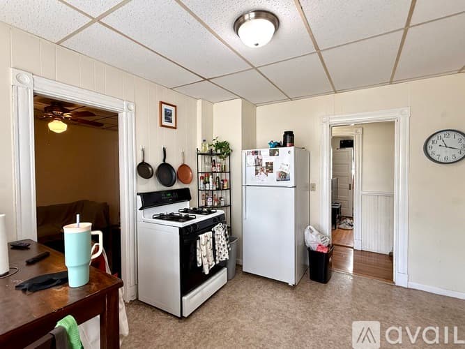Somerville Apartment: 10 Craigie St