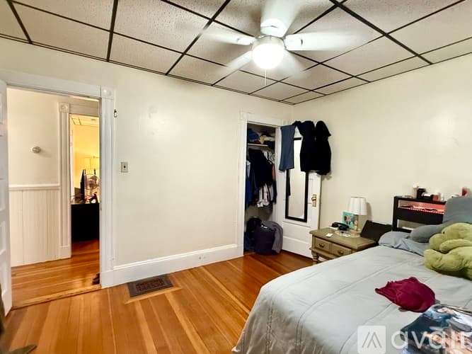 Somerville Apartment: 10 Craigie St