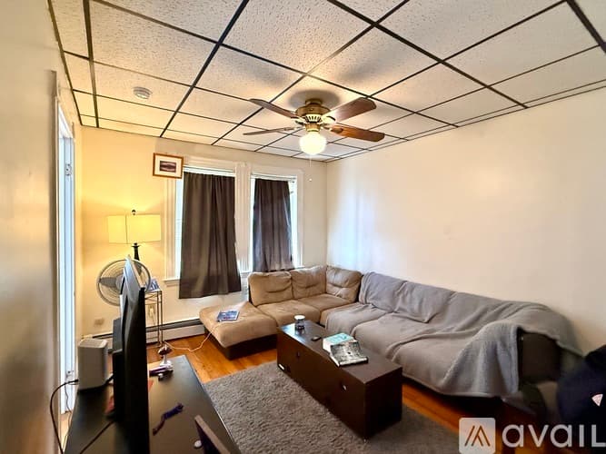 Somerville Apartment: 10 Craigie St