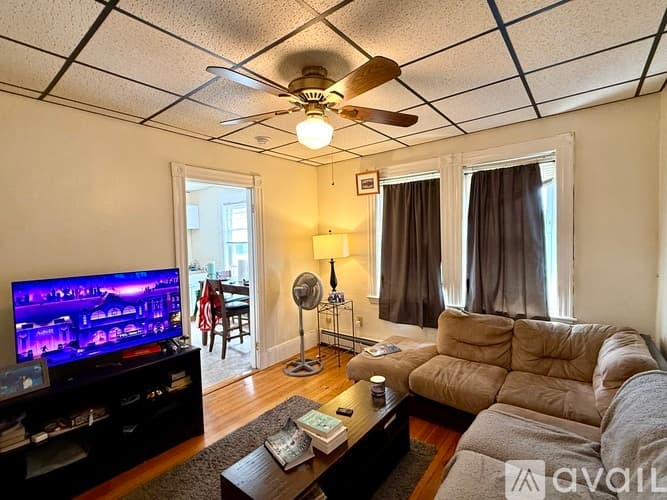 Somerville Apartment: 10 Craigie St