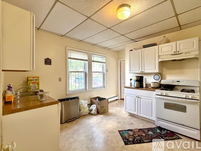 Somerville Apartment: 14 Craigie St