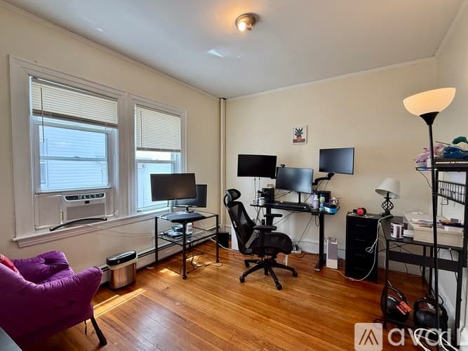 Somerville Apartment: 14 Craigie St