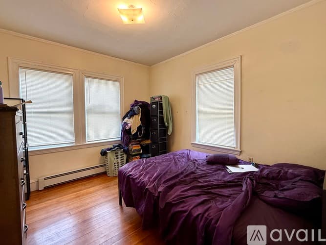 Somerville Apartment: 14 Craigie St
