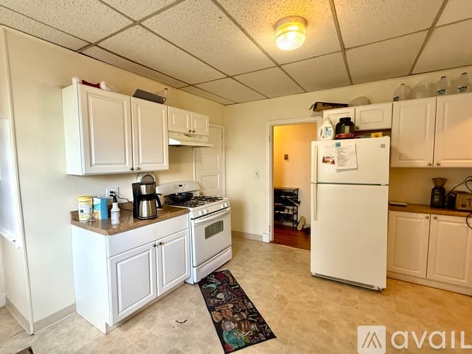 Somerville Apartment: 14 Craigie St