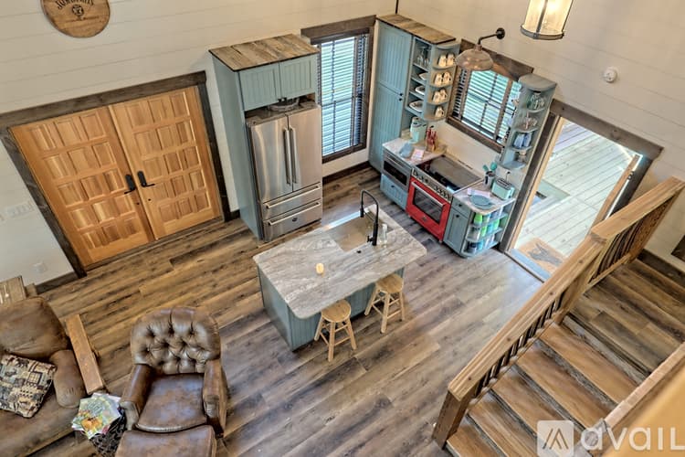 Clarkesville House: 4061 Old Historic U S 441