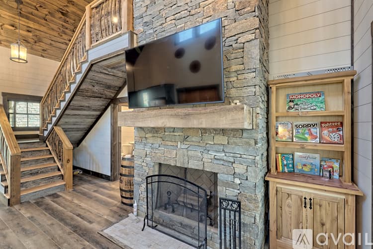 Clarkesville House: 4061 Old Historic U S 441