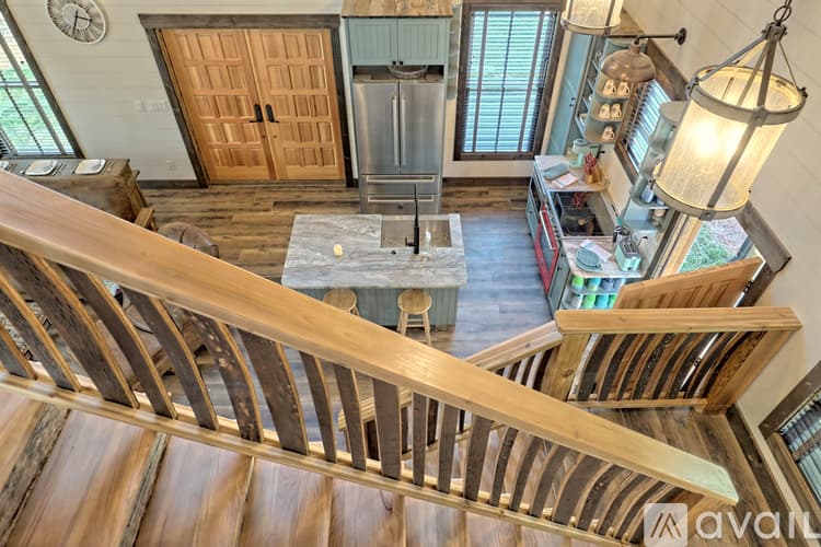 Clarkesville House: 4061 Old Historic U S 441