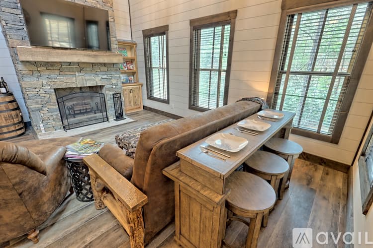 Clarkesville House: 4061 Old Historic U S 441