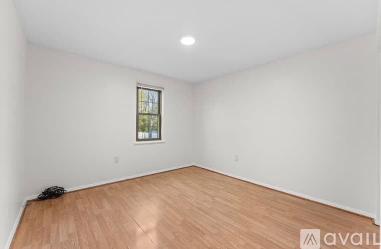 Brockton Apartment: 35 Eagle Ave