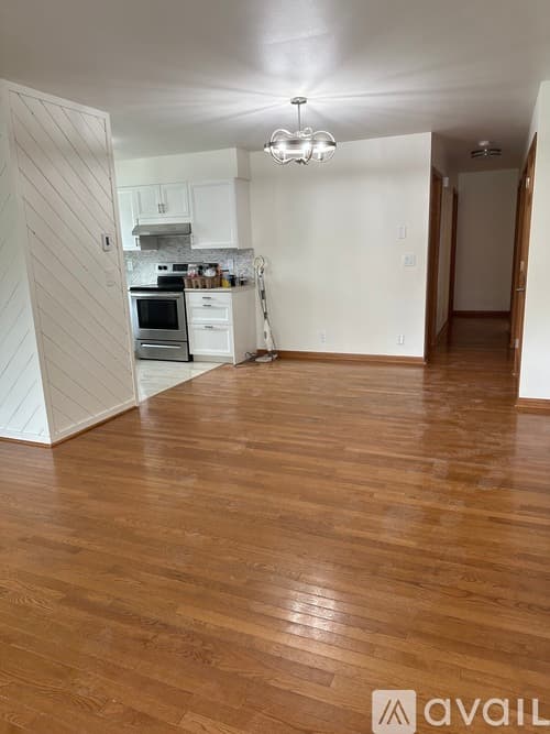 Eau Claire House: 3644 Livingston Lane