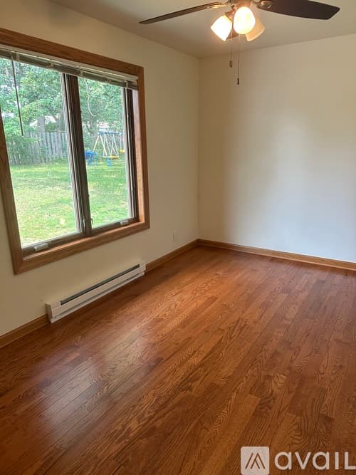Eau Claire House: 3644 Livingston Lane