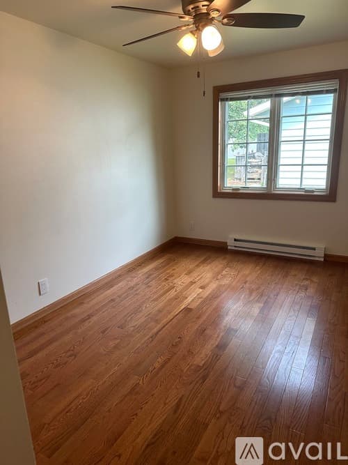Eau Claire House: 3644 Livingston Lane