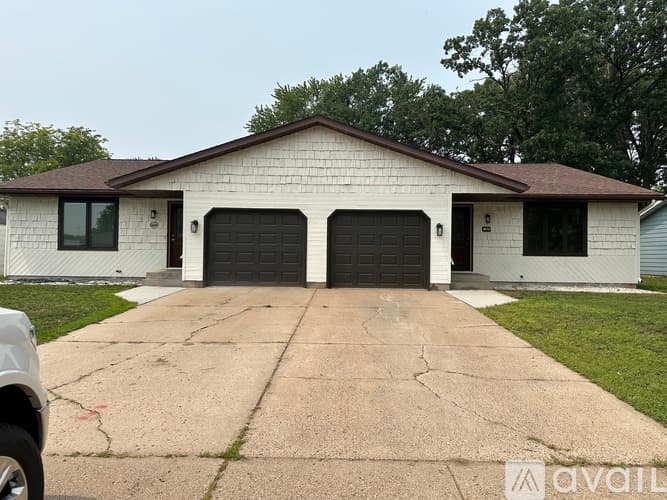 Eau Claire House: 3644 Livingston Lane