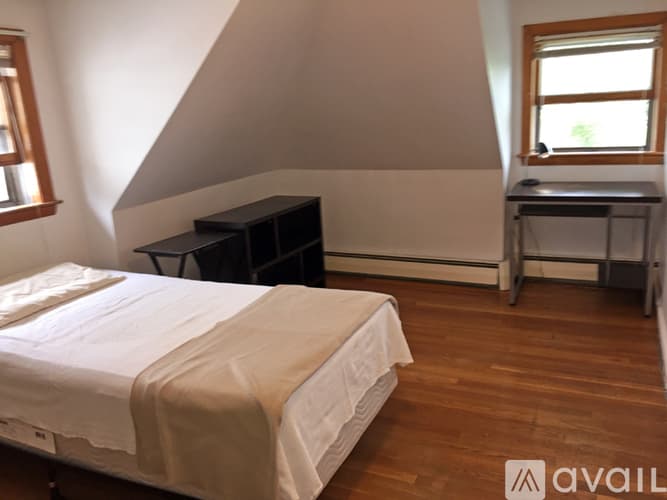 Somerville Apartment: 38 Craigie Street